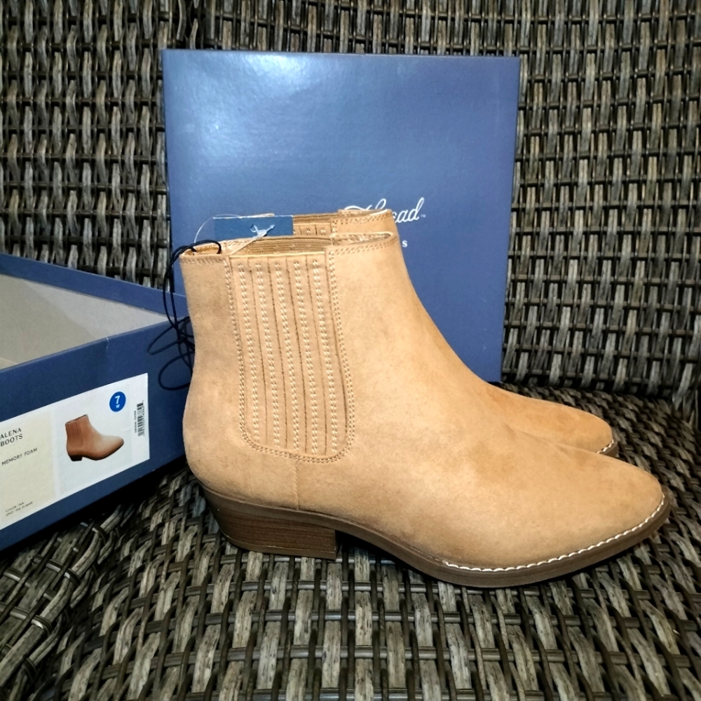 Universal Thread women's wide width western boots Tan Size 7w